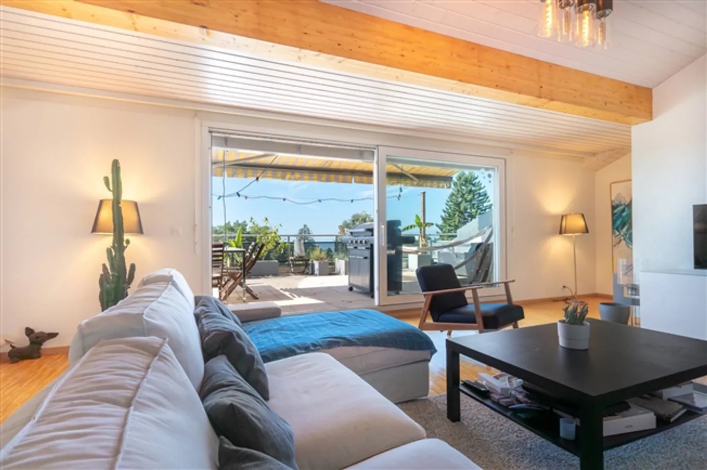 Ampio appartamento di 4,5 stanze con terrazza - Foto 2 di 9