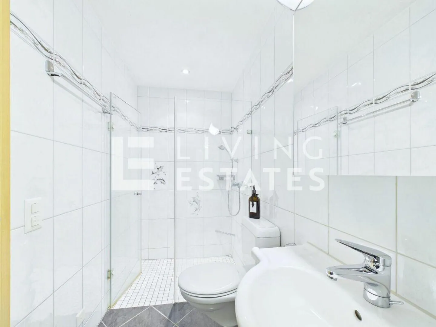 THE TERRACE - ELEGANT. CHARMING. INVITING. - Photo 10 of 17