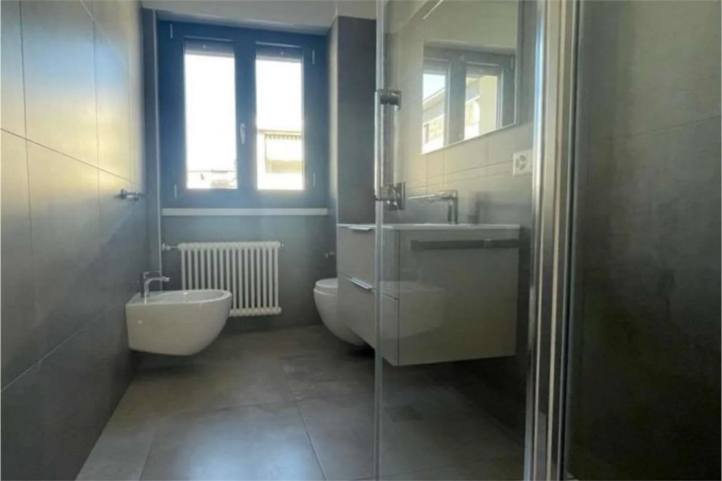 Lugano : récent penthouse 4.5 pièces meublé à neuf - Photo 9 sur 12