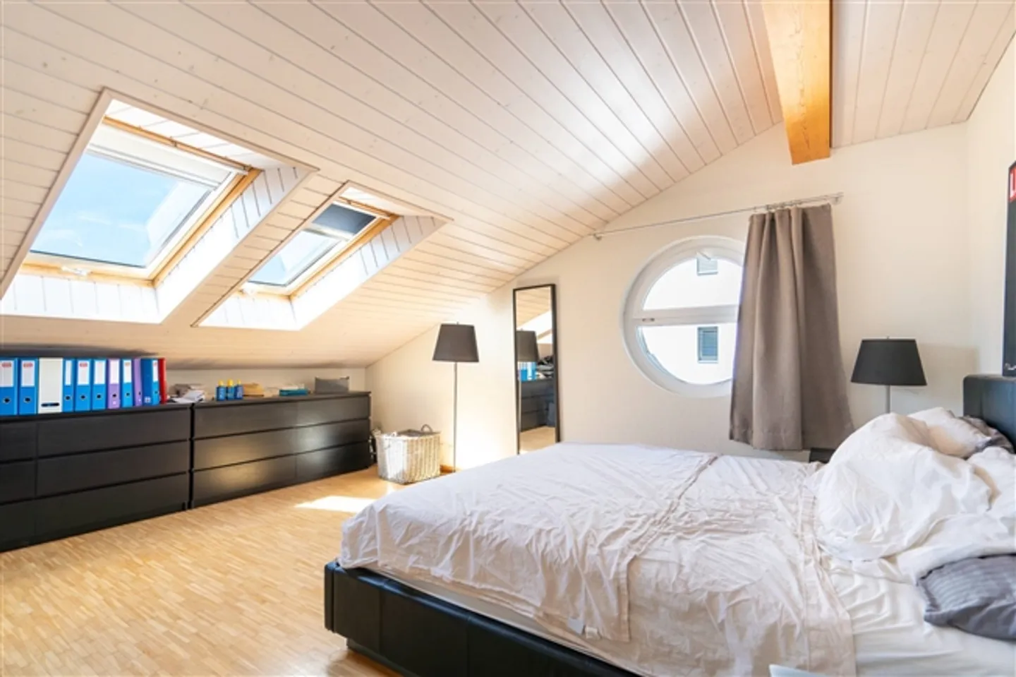 Ampio appartamento di 4,5 stanze con terrazza - Foto 7 di 9