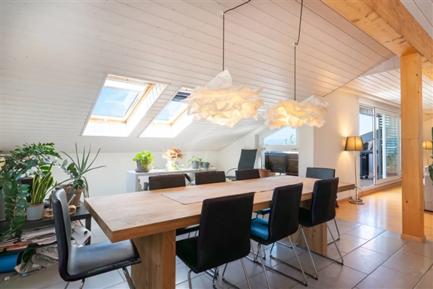 Ampio appartamento di 4,5 stanze con terrazza - Foto 4 di 9