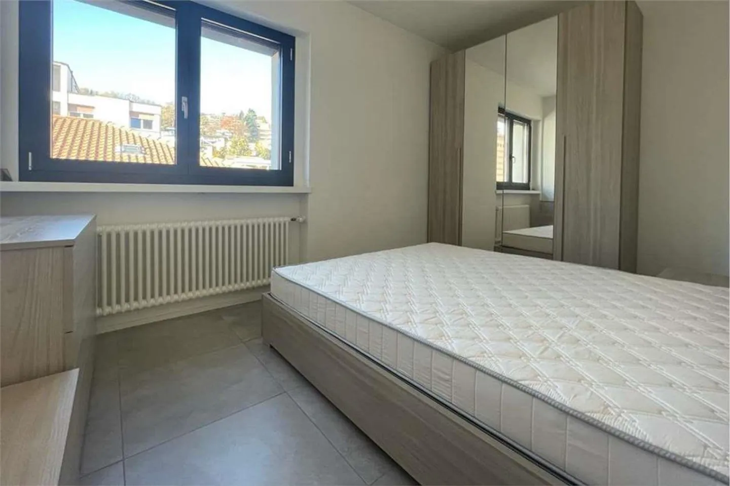 Lugano : récent penthouse 4.5 pièces meublé à neuf - Photo 8 sur 12