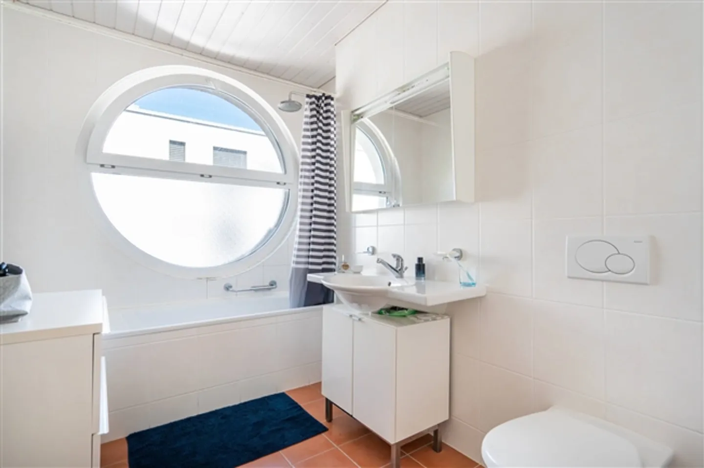 Ampio appartamento di 4,5 stanze con terrazza - Foto 8 di 9