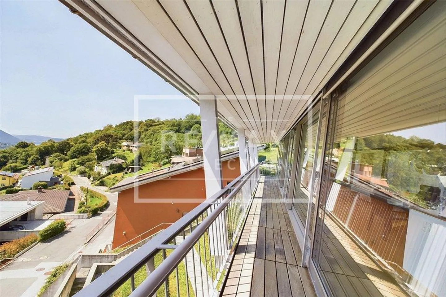 Design Villa im Grünen von Arogno - Traumhafter Panoramablick! - Foto 8 di 13