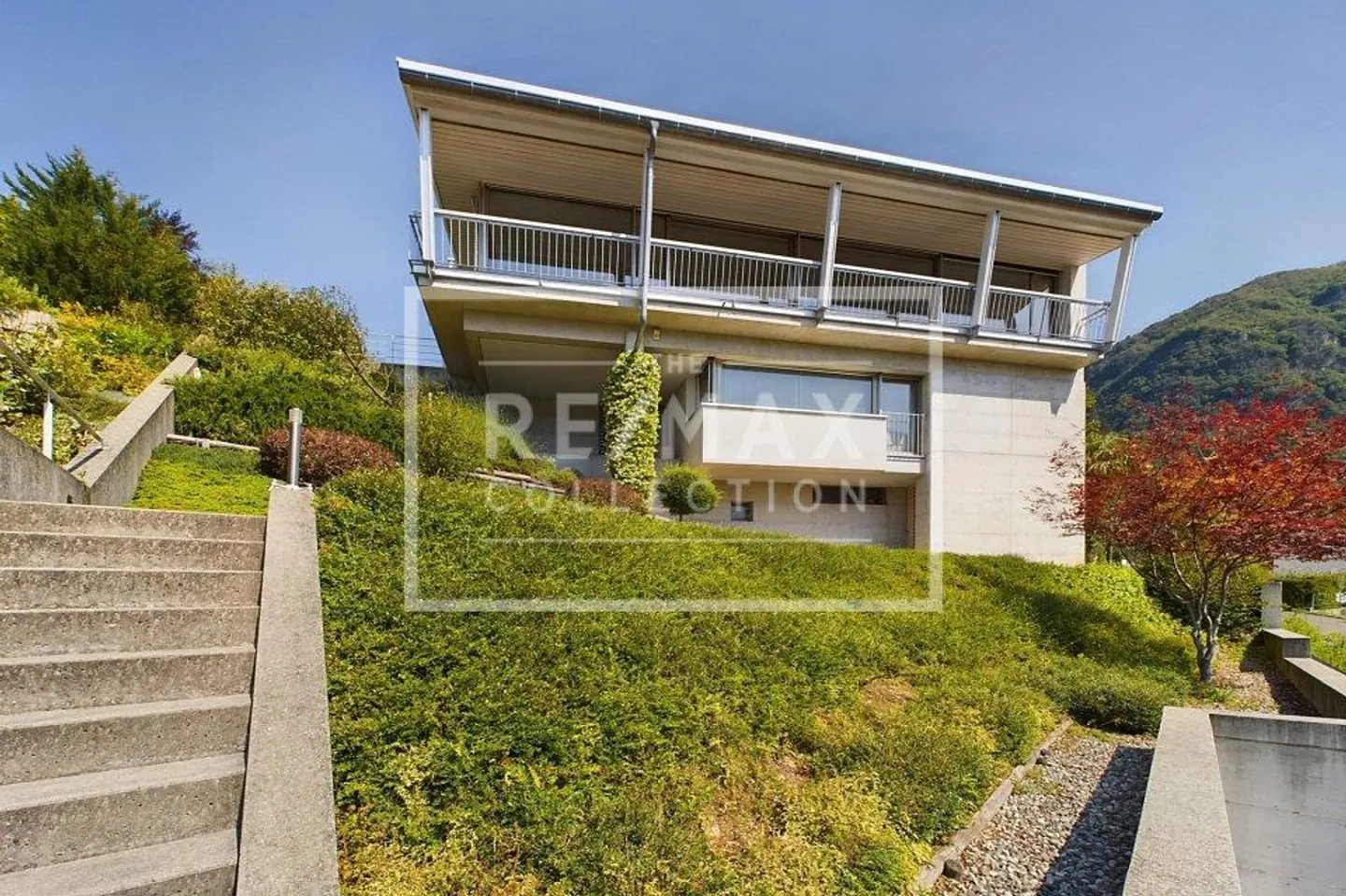 Design Villa im Grünen von Arogno - Traumhafter Panoramablick! - Foto 1 di 13