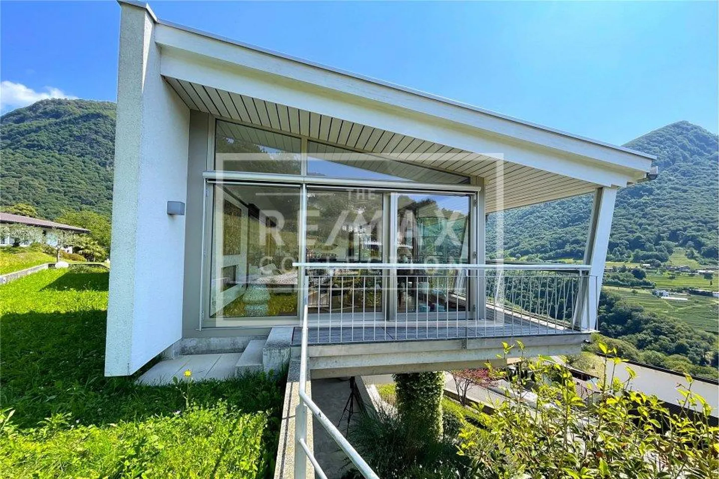 Design Villa im Grünen von Arogno - Traumhafter Panoramablick! - Foto 3 di 13