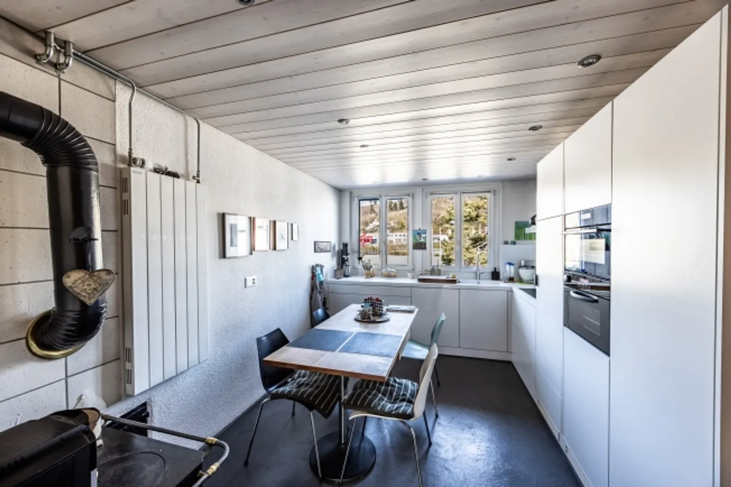 Living and Working in an Ideal Location - Photo 3 of 15