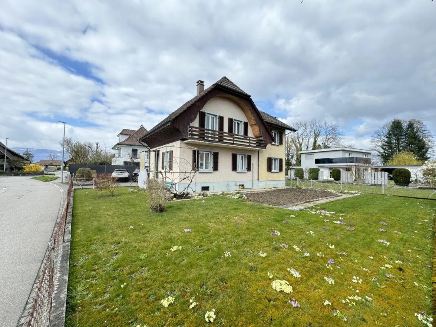 Casa unifamiliare di 5,5 stanze con potenziale in una posizione adatta alle famiglie - Foto 1 di 8