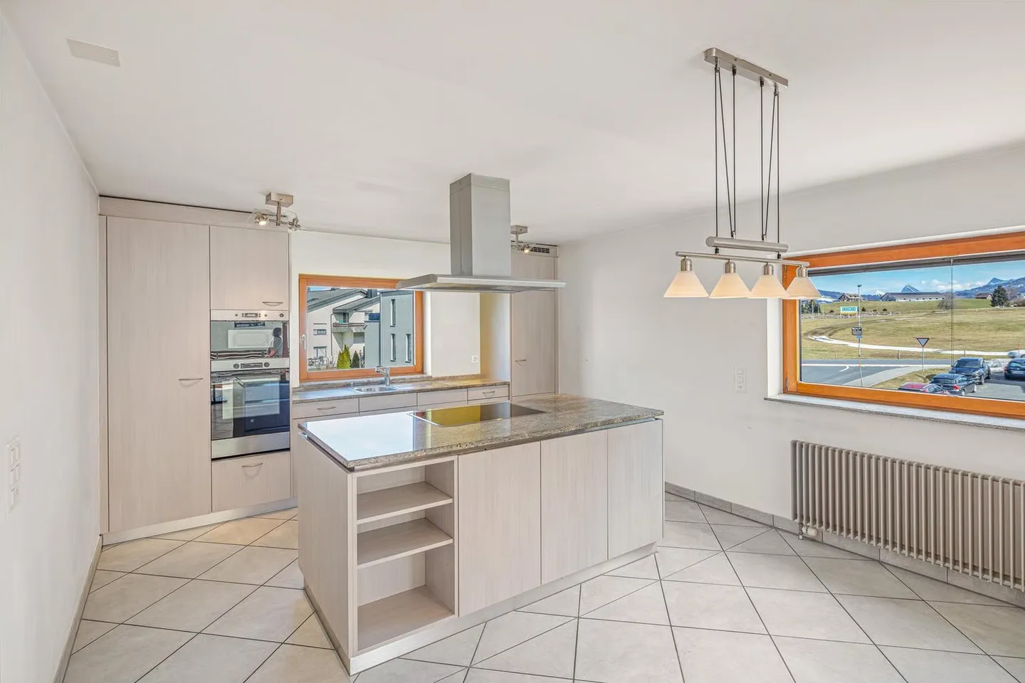 Geräumige Wohnung mit sonniger Terrasse - Foto 2 von 8
