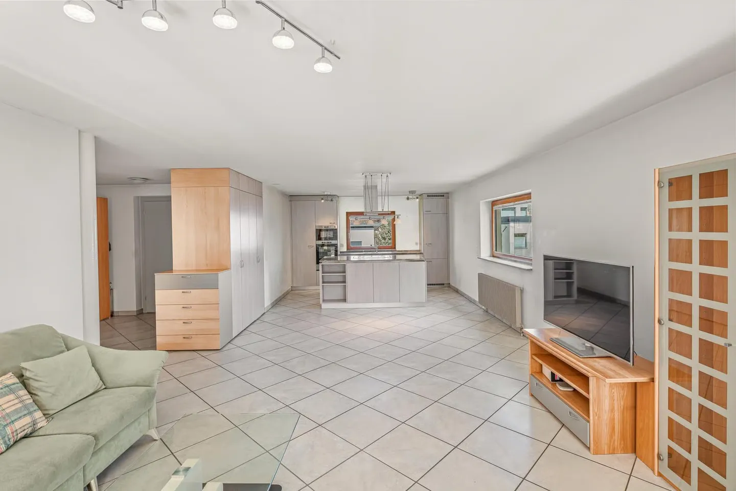 Geräumige Wohnung mit sonniger Terrasse - Foto 3 von 8