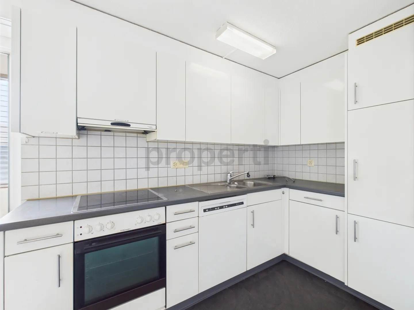 Bright 4-Room Apartment in Sankt Margrethen - Photo 2 of 12