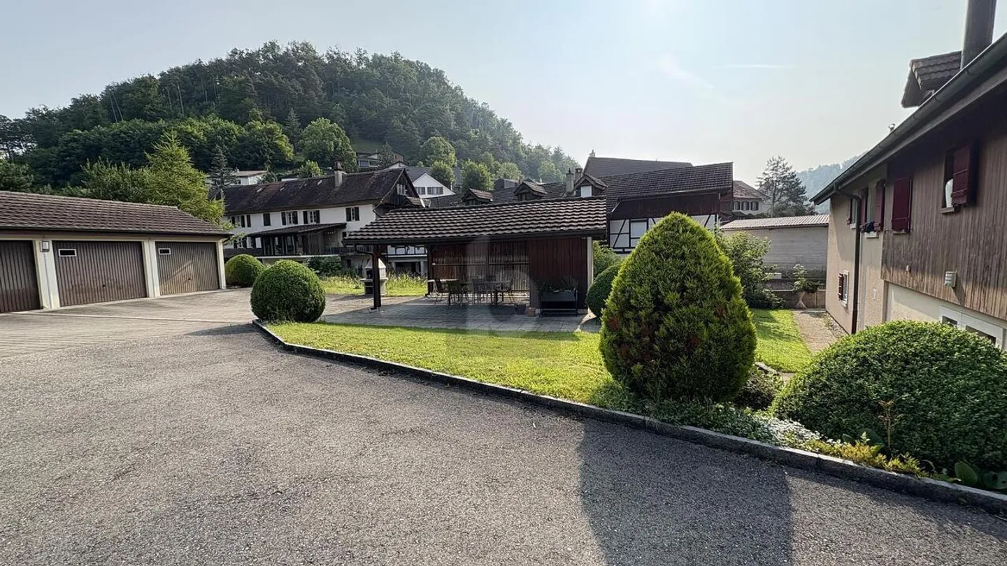 CHIC MAYBE WITH CHARM - Photo 4 of 6