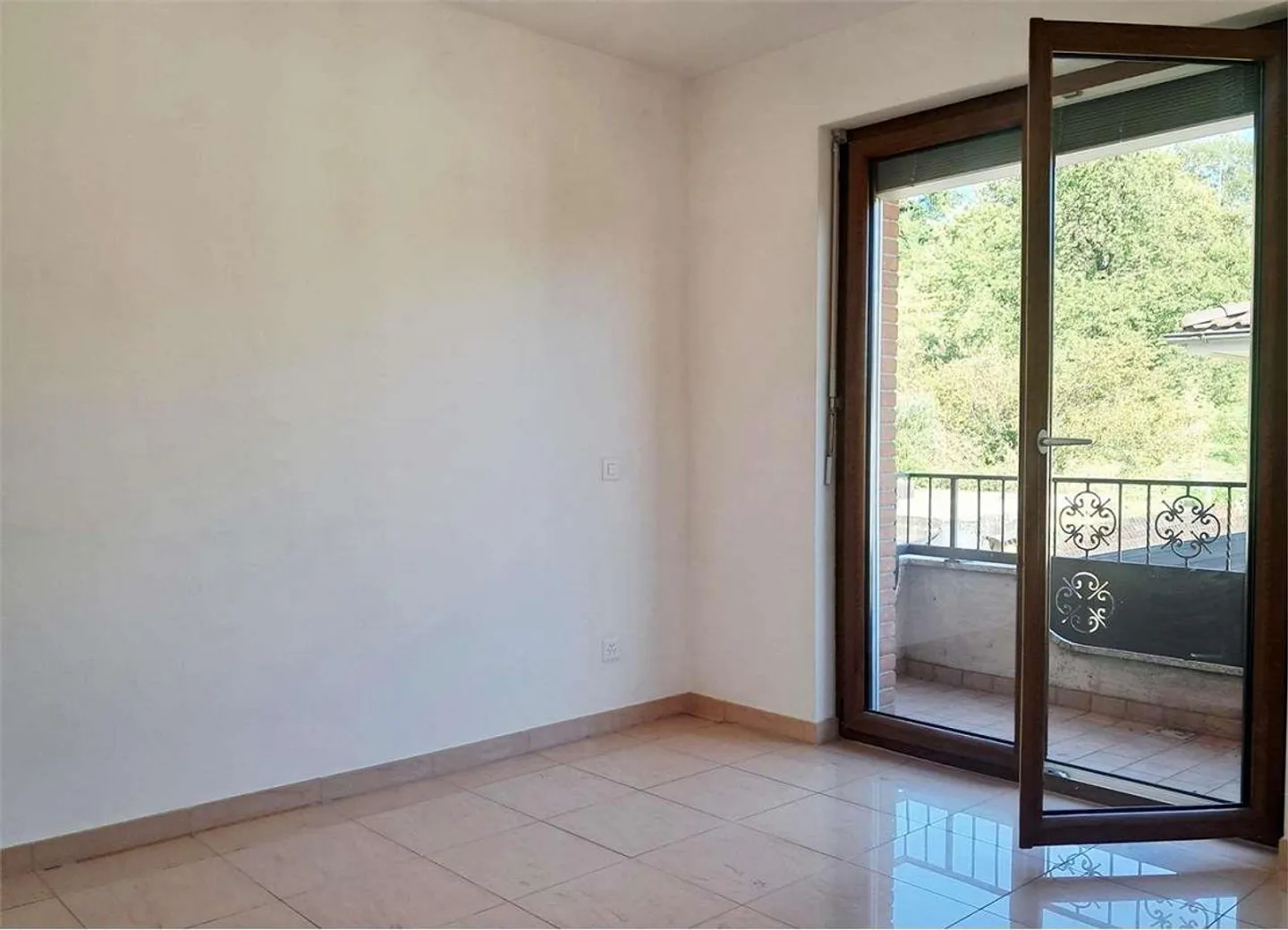 Bioggio: spacious attic of 4.5 rooms with lake view in a two-family house - Photo 5 of 13