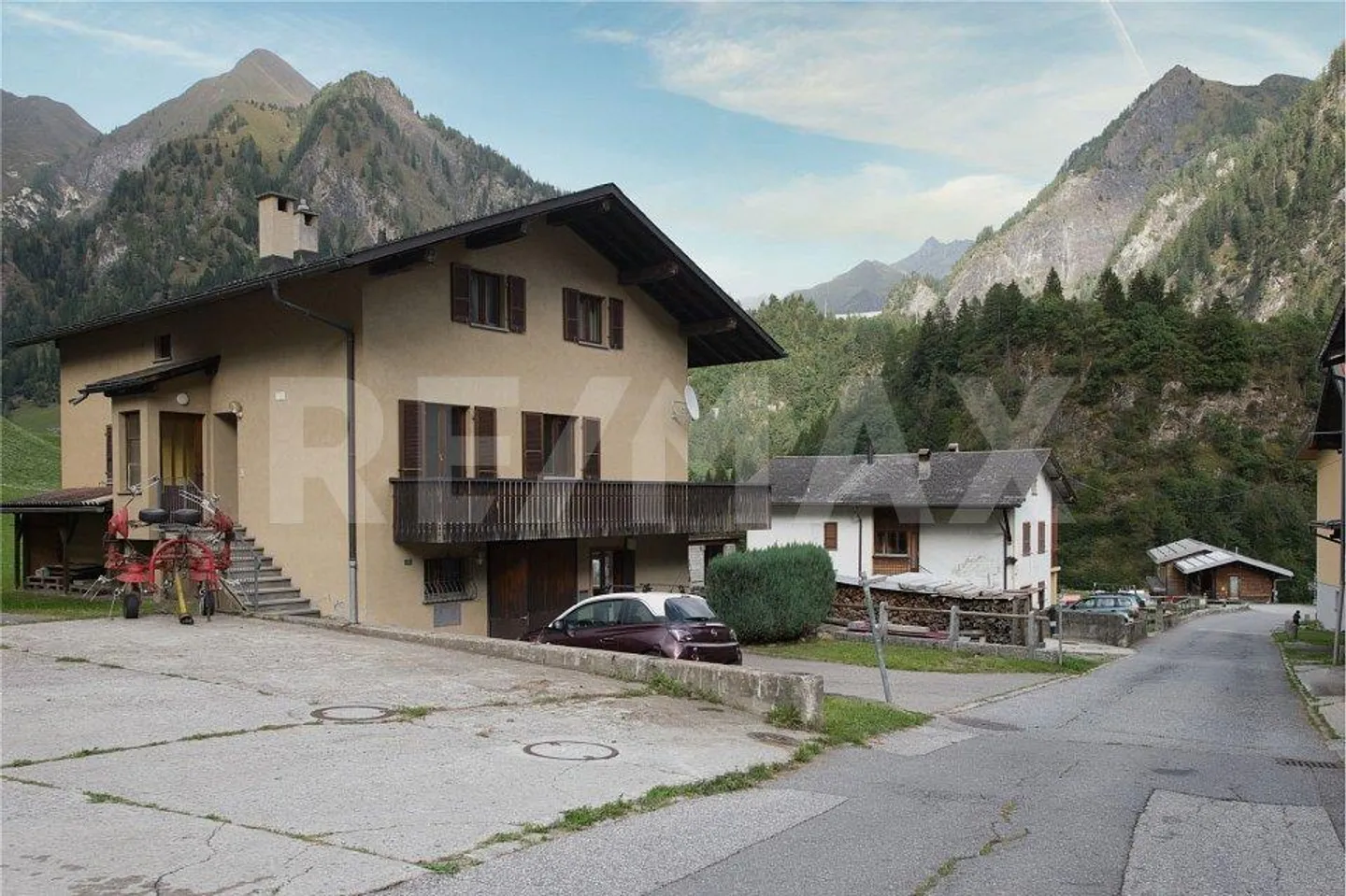 Haus mit drei Wohnungen - Foto 4 von 13