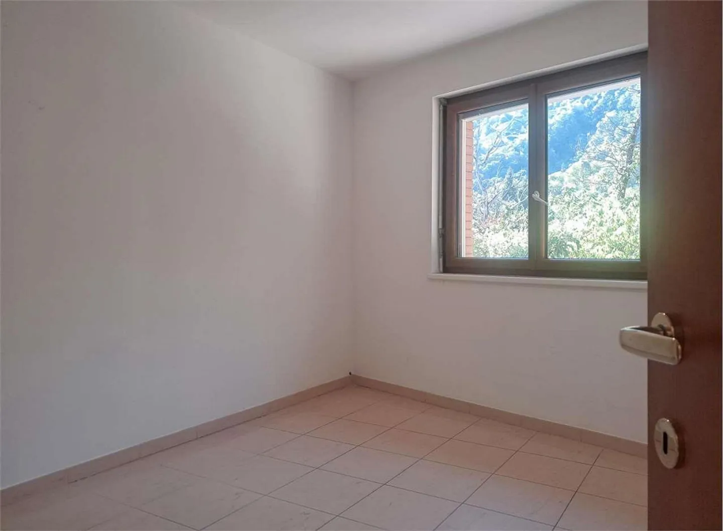 Bioggio: spacious attic of 4.5 rooms with lake view in a two-family house - Photo 7 of 13