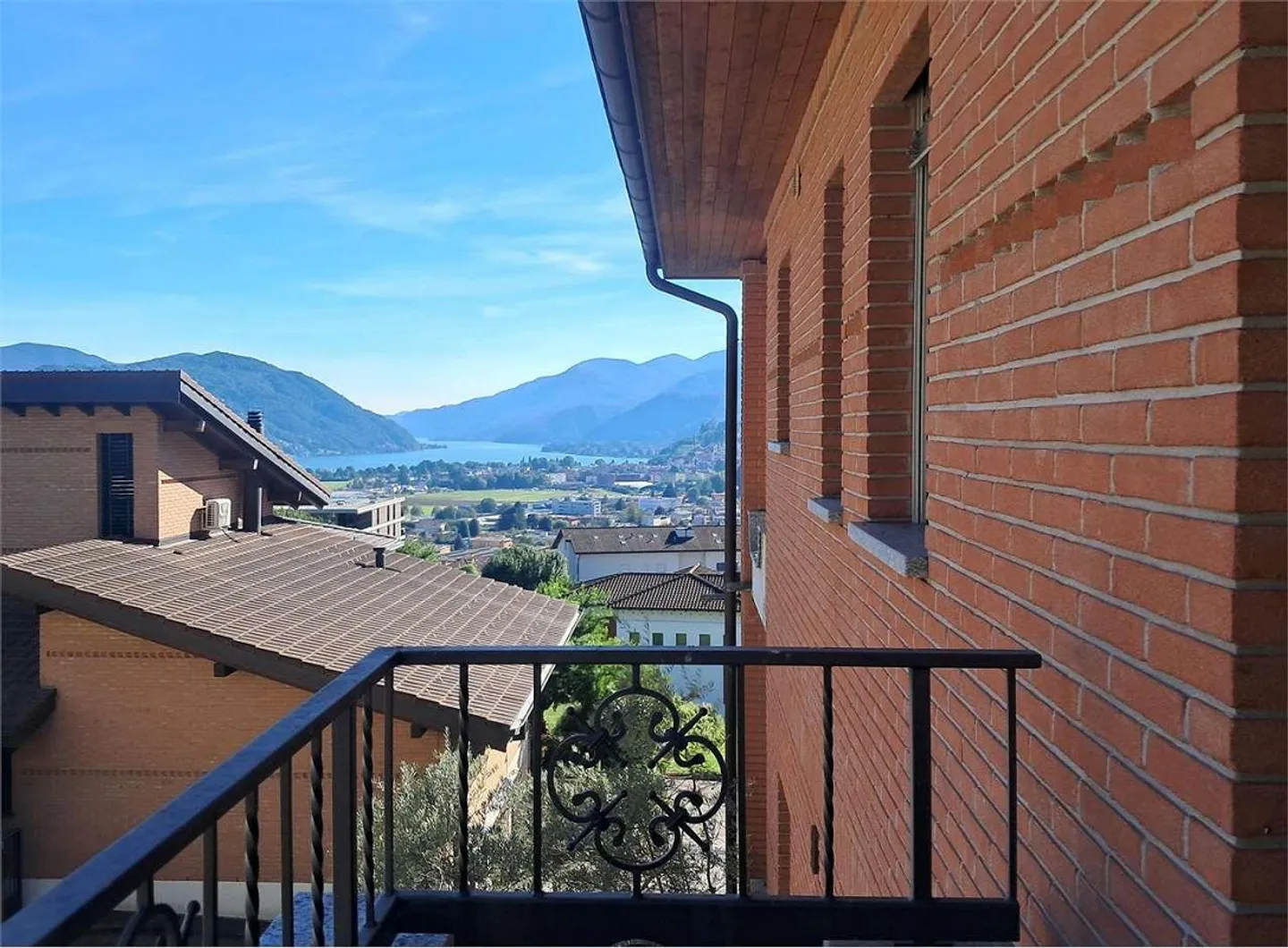 Bioggio: spacious attic of 4.5 rooms with lake view in a two-family house - Photo 8 of 13