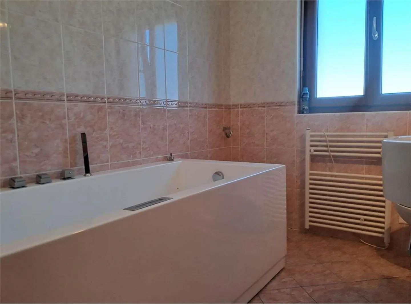 Bioggio: spacious attic of 4.5 rooms with lake view in a two-family house - Photo 9 of 13