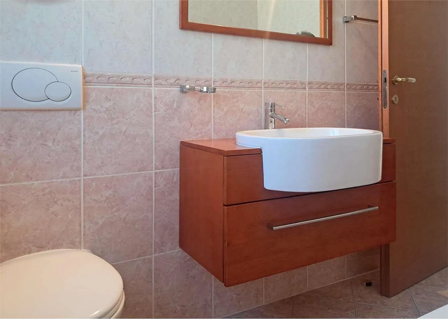 Bioggio: spacious attic of 4.5 rooms with lake view in a two-family house - Photo 10 of 13