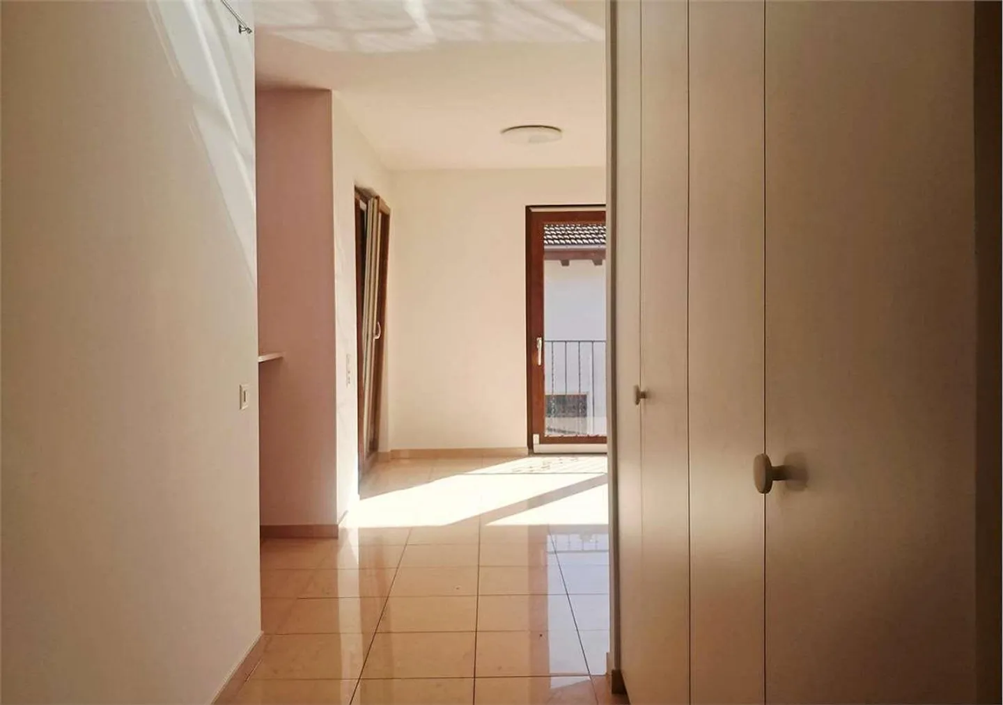 Bioggio: spacious attic of 4.5 rooms with lake view in a two-family house - Photo 13 of 13