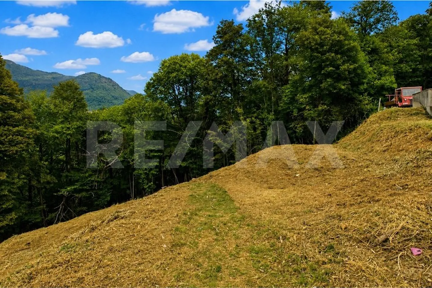 Constructible plot for sale - Photo 1 of 13