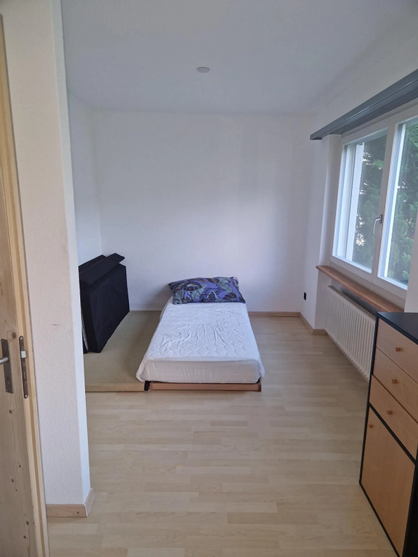 Furnished Room for Quiet Person Aged 40-60, Non-Smoker - Photo 1 of 7