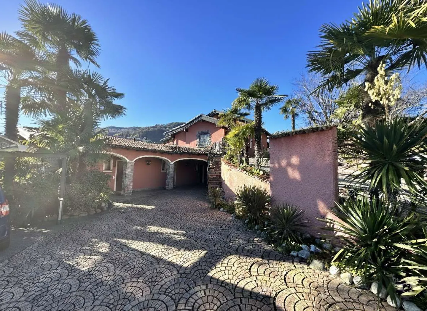 MALCANTONE - Villa trasformata in Hotel Garni - Foto 1 di 13