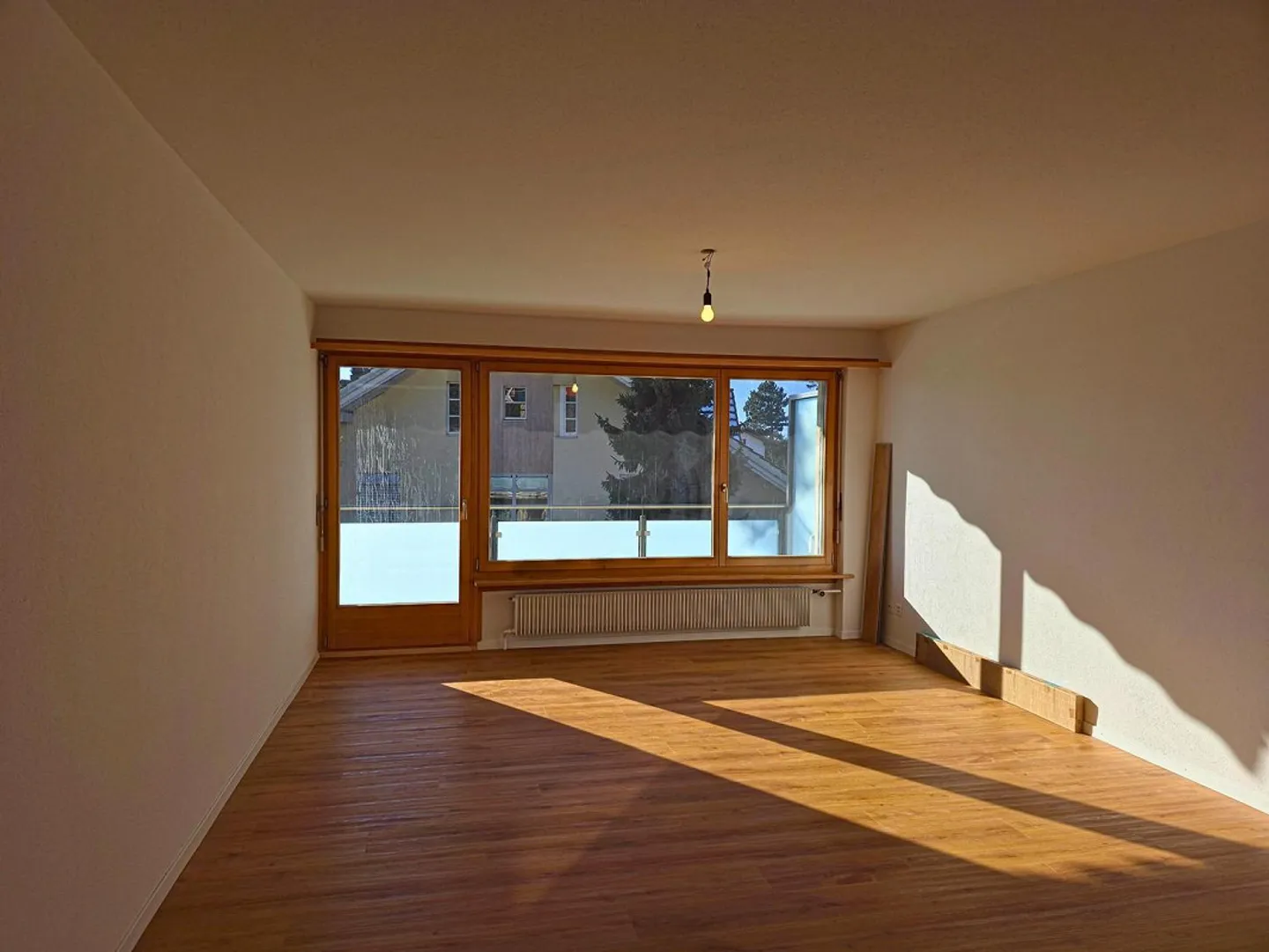 Appartement 4½ pièces ensoleillé et rénové à Hünibach ! - Photo 6 sur 13