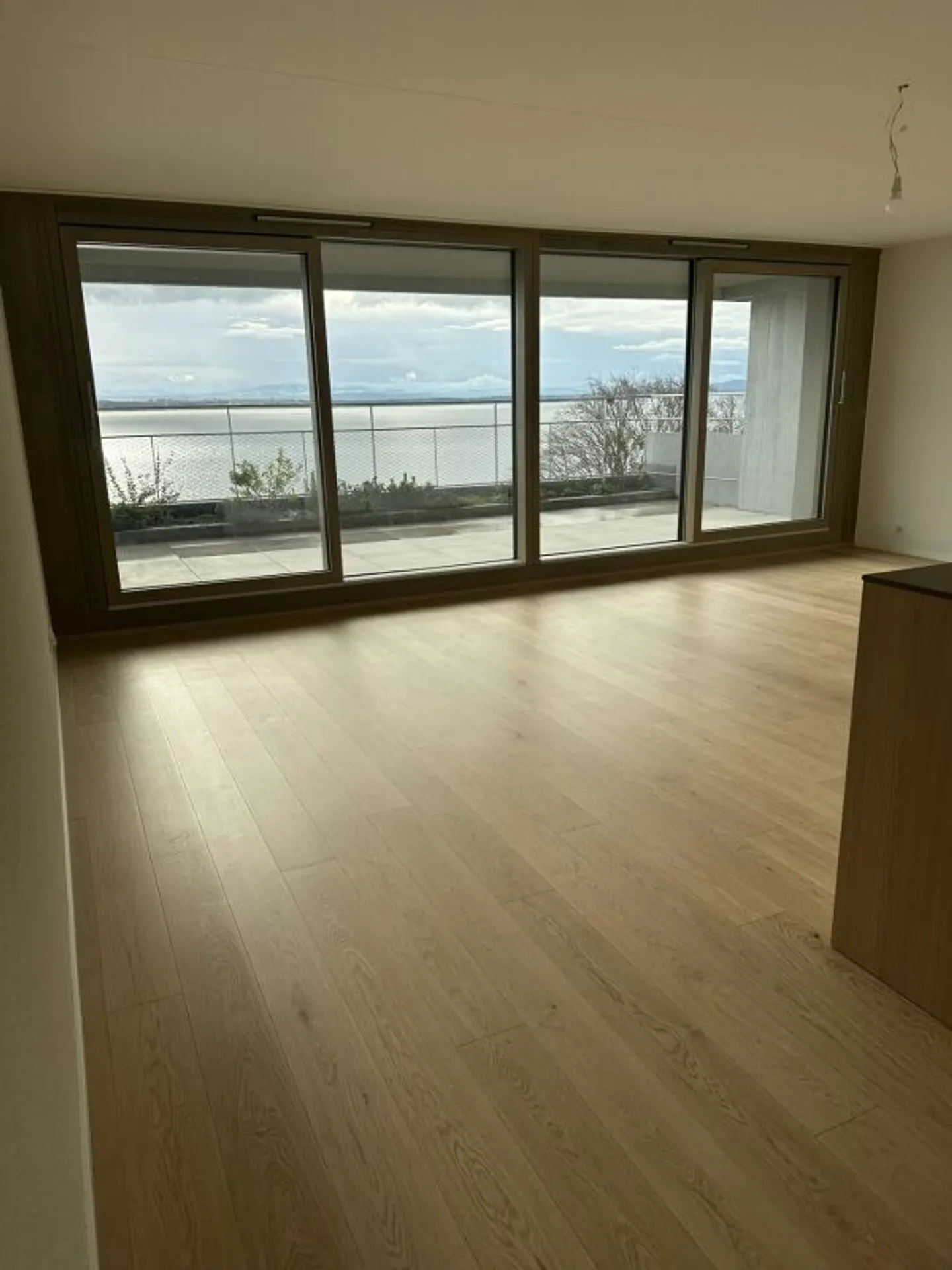 Appartement de 5.5 pièces entièrement rénové - Photo 1 sur 13