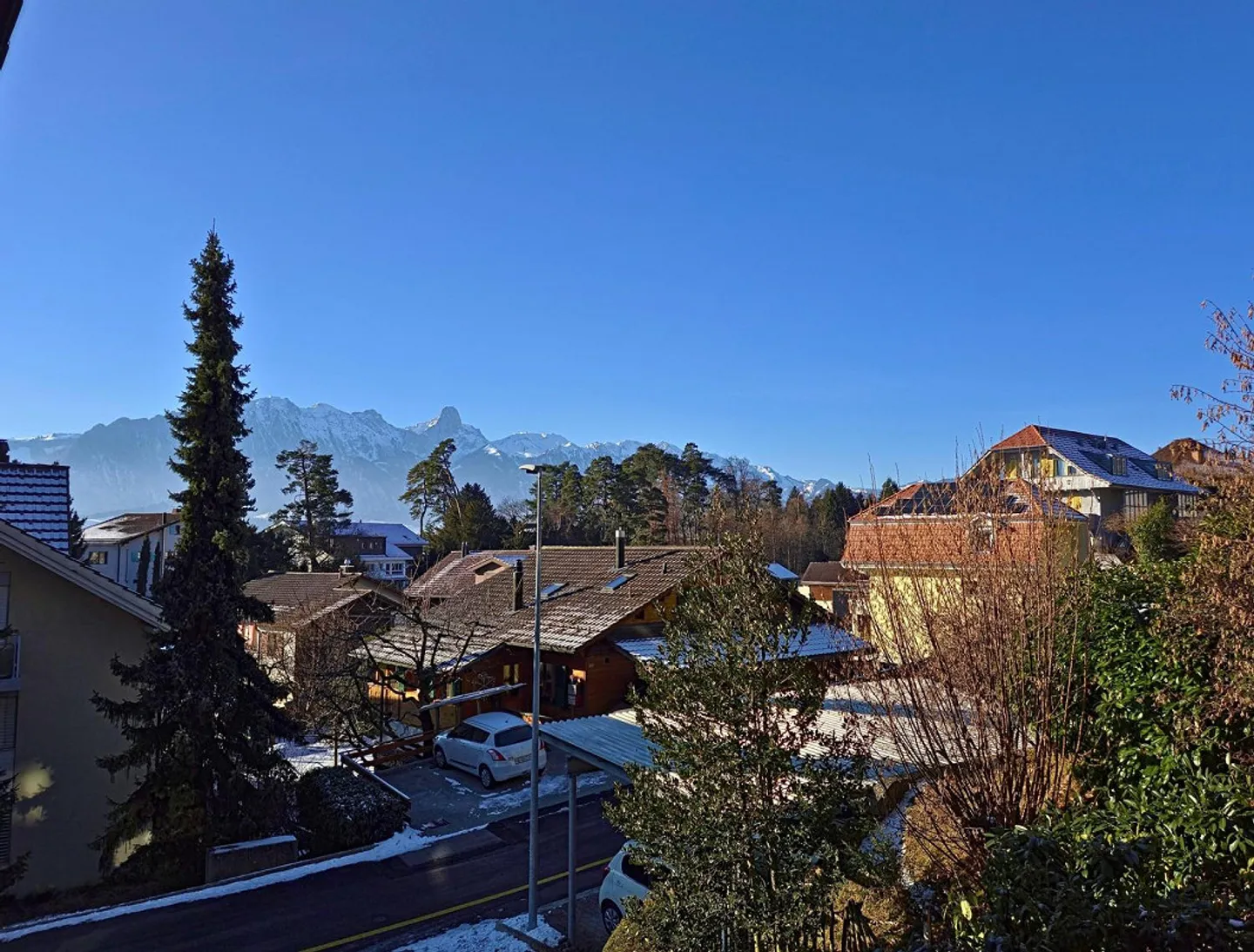 Appartement 4½ pièces ensoleillé et rénové à Hünibach ! - Photo 1 sur 13