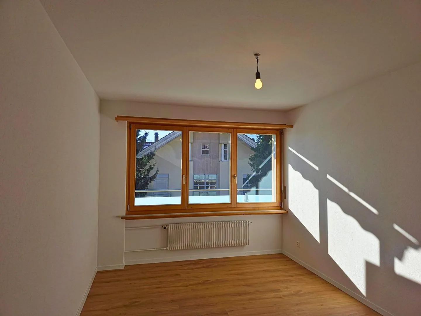Appartement 4½ pièces ensoleillé et rénové à Hünibach ! - Photo 12 sur 13