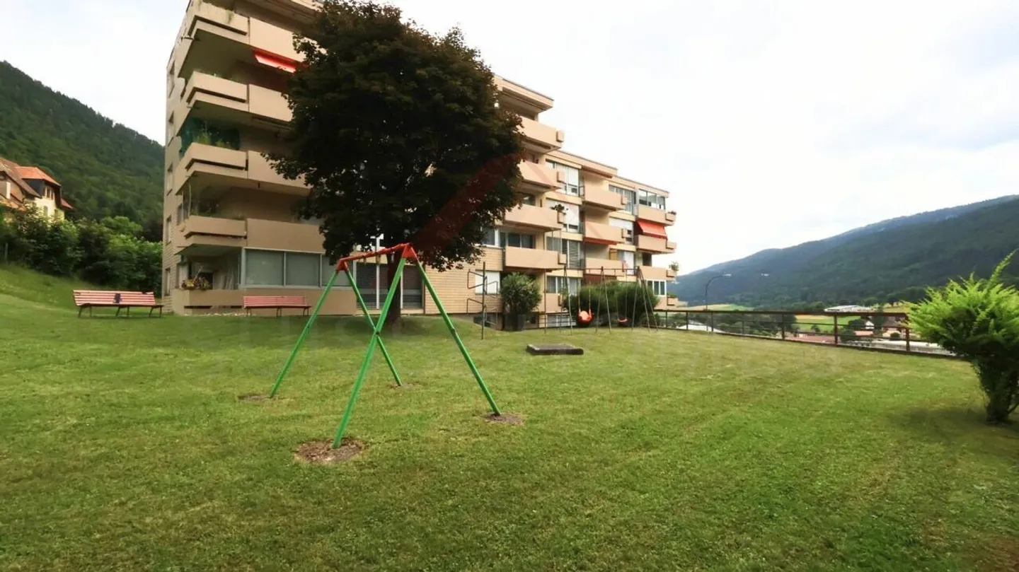 Saint-Imier: Appartamento ristrutturato e luminoso di 3,5 locali con vista libera - Foto 1 di 9