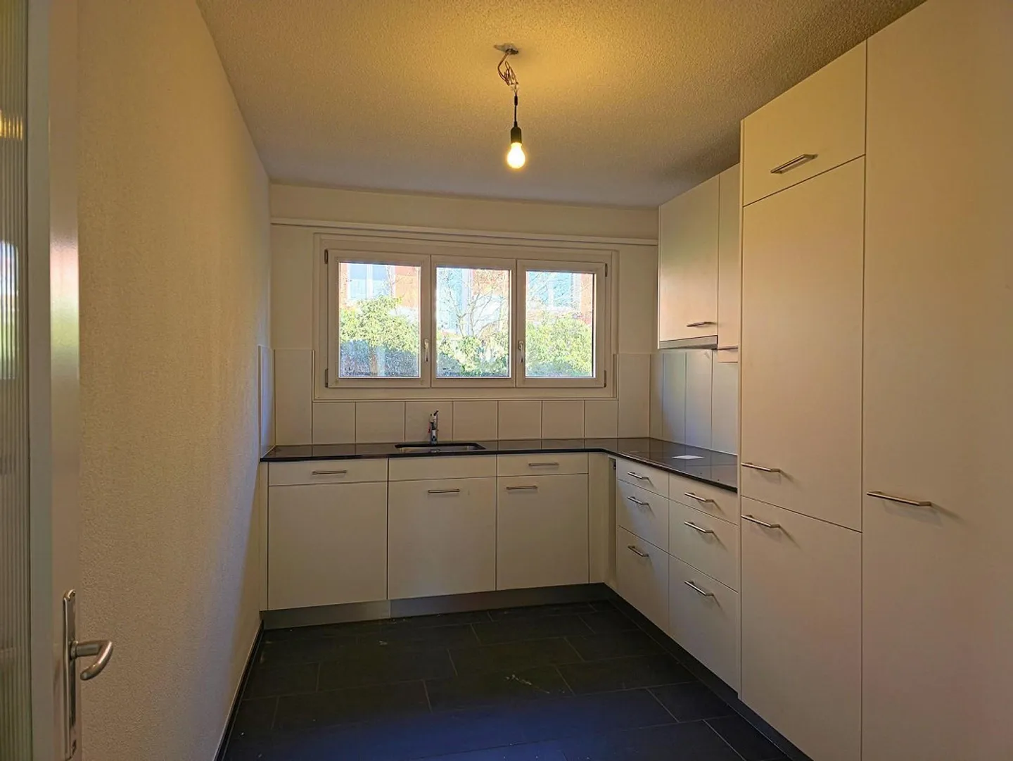 Appartement 4½ pièces ensoleillé et rénové à Hünibach ! - Photo 13 sur 13