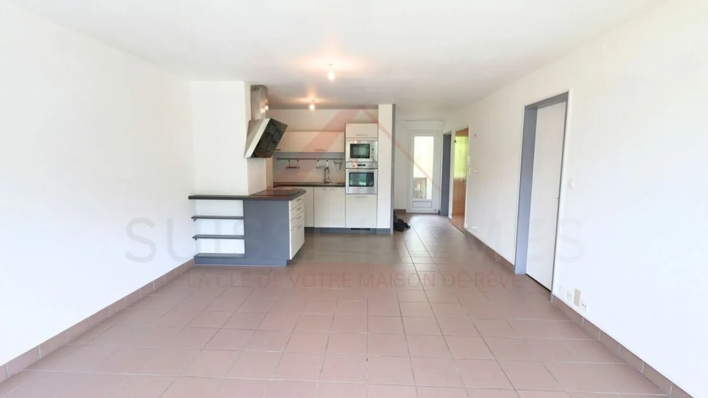 Saint-Imier: Appartamento ristrutturato e luminoso di 3,5 locali con vista libera - Foto 2 di 9