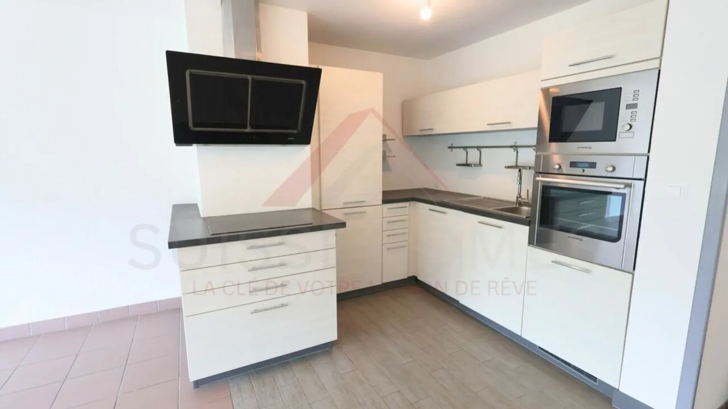 Saint-Imier: Appartamento ristrutturato e luminoso di 3,5 locali con vista libera - Foto 4 di 9