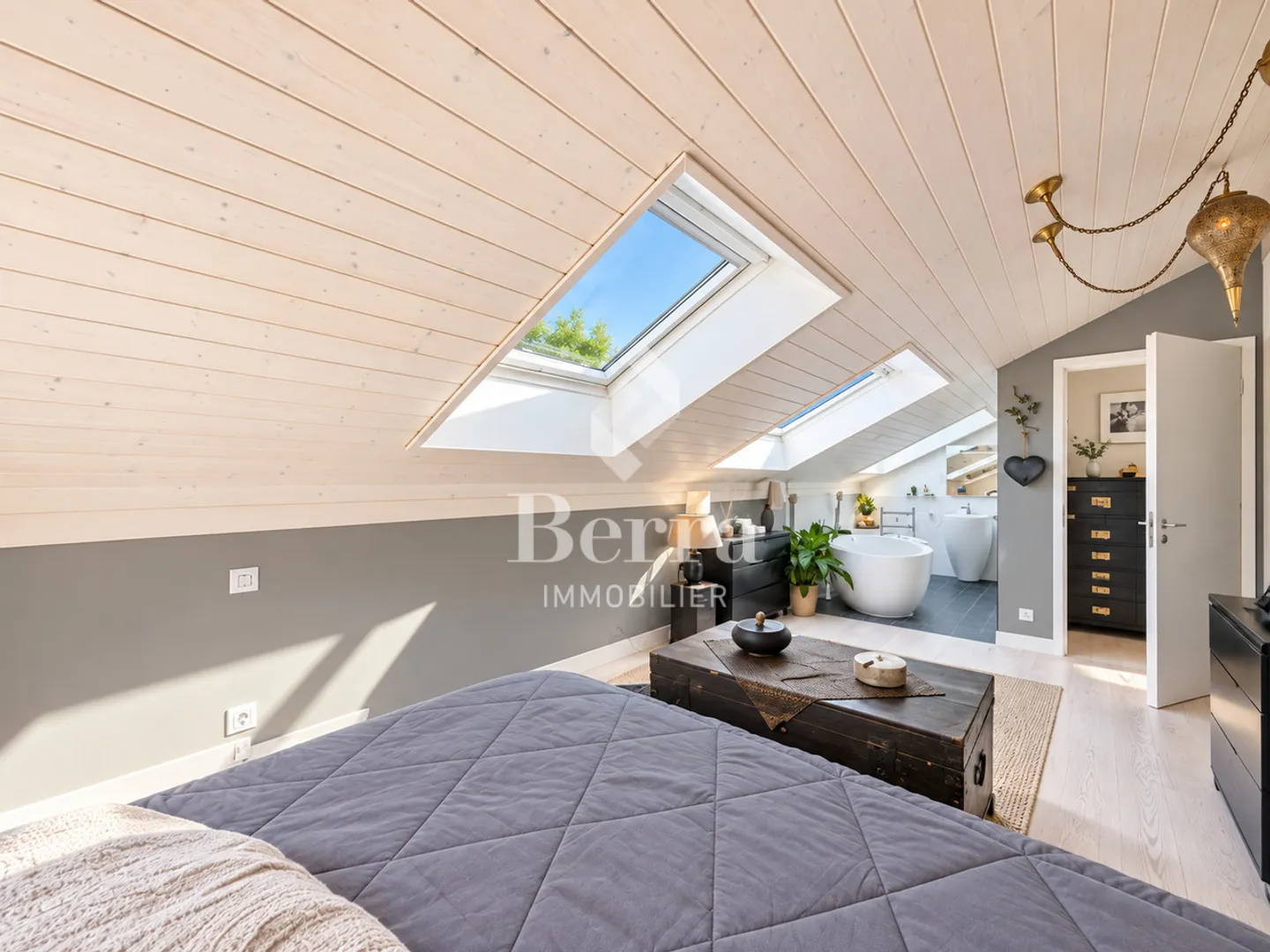 Luxury Attique with Panoramic Views - Photo 9 of 17