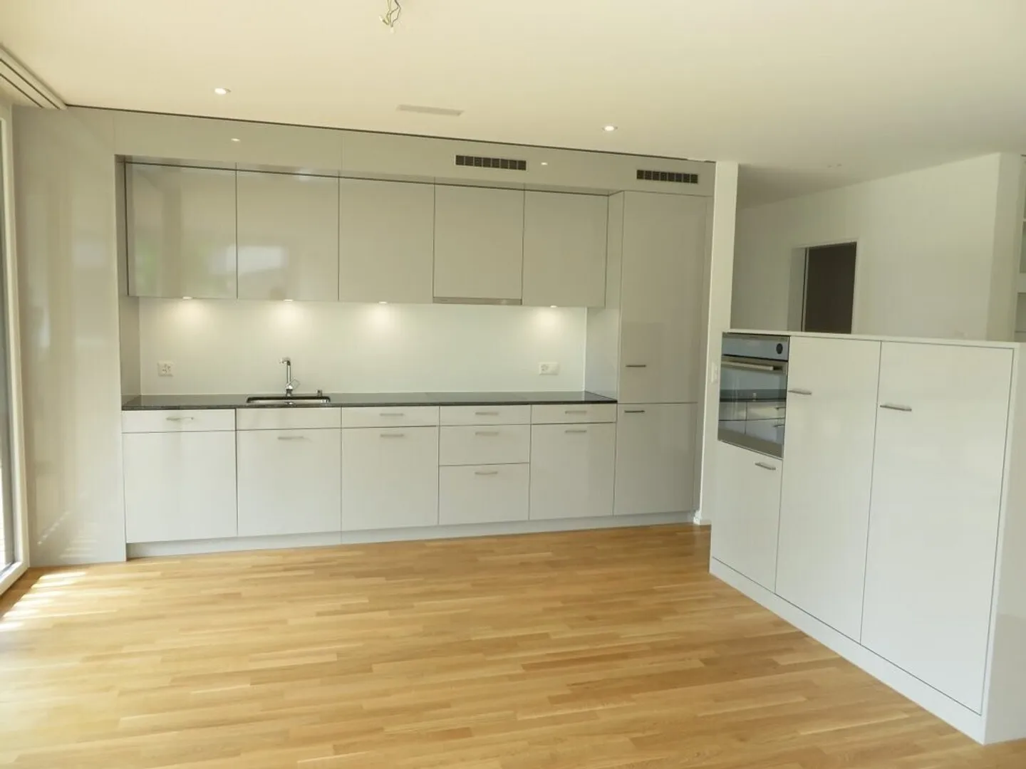 Vivere moderno con loggia - Foto 4 di 8