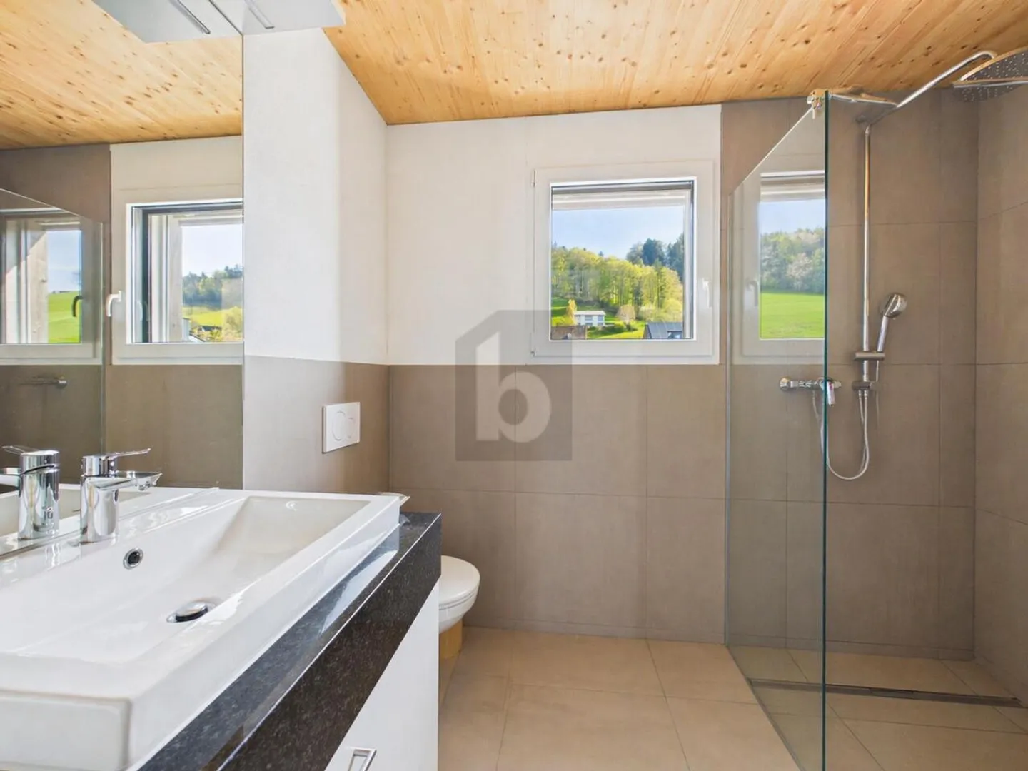 Modernes Apartment mit Seesicht - Foto 4 von 6