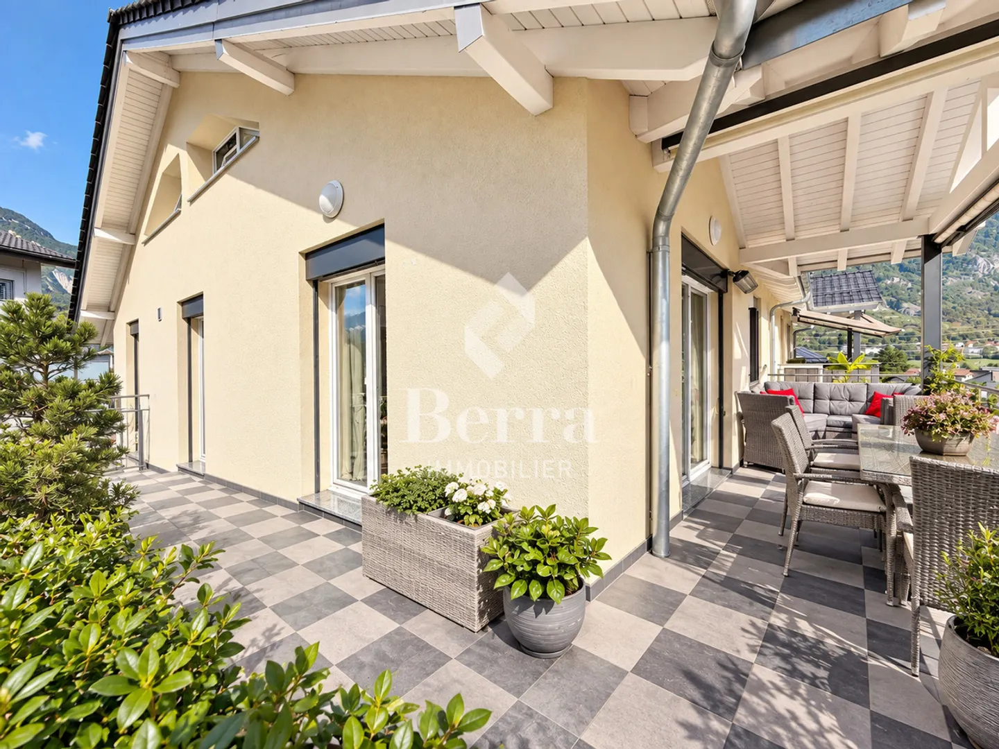 Luxury Attique with Panoramic Views - Photo 13 of 17