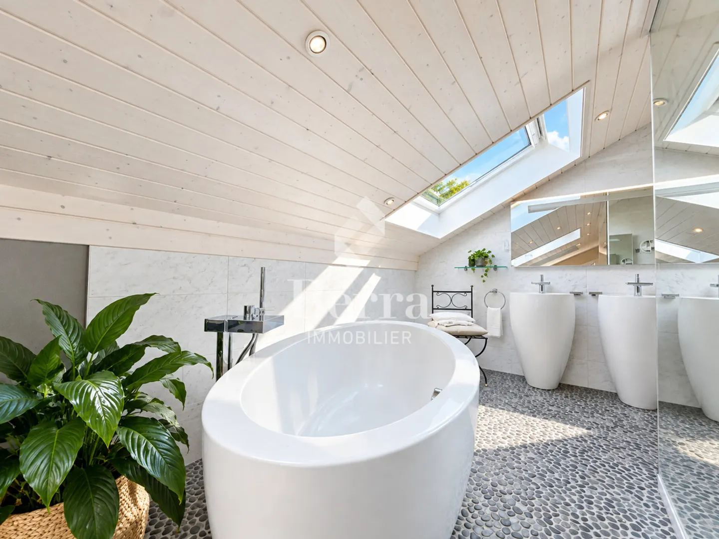 Luxury Attique with Panoramic Views - Photo 11 of 17