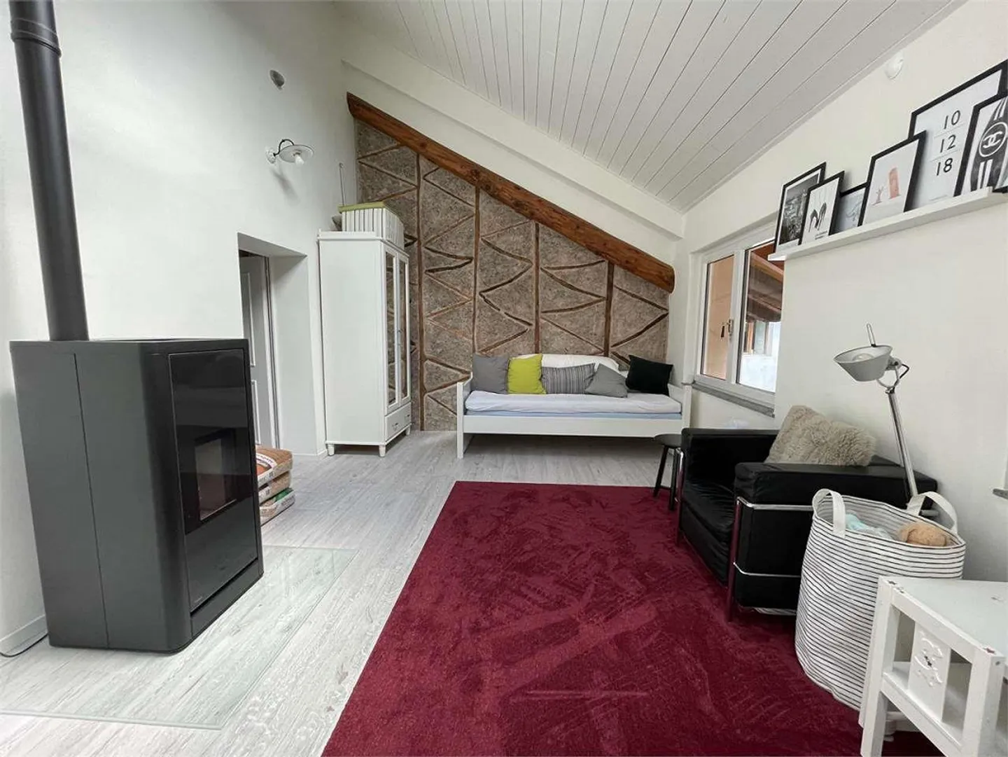 Residential building with multiple units - excellent investment opportunity - Photo 4 of 13