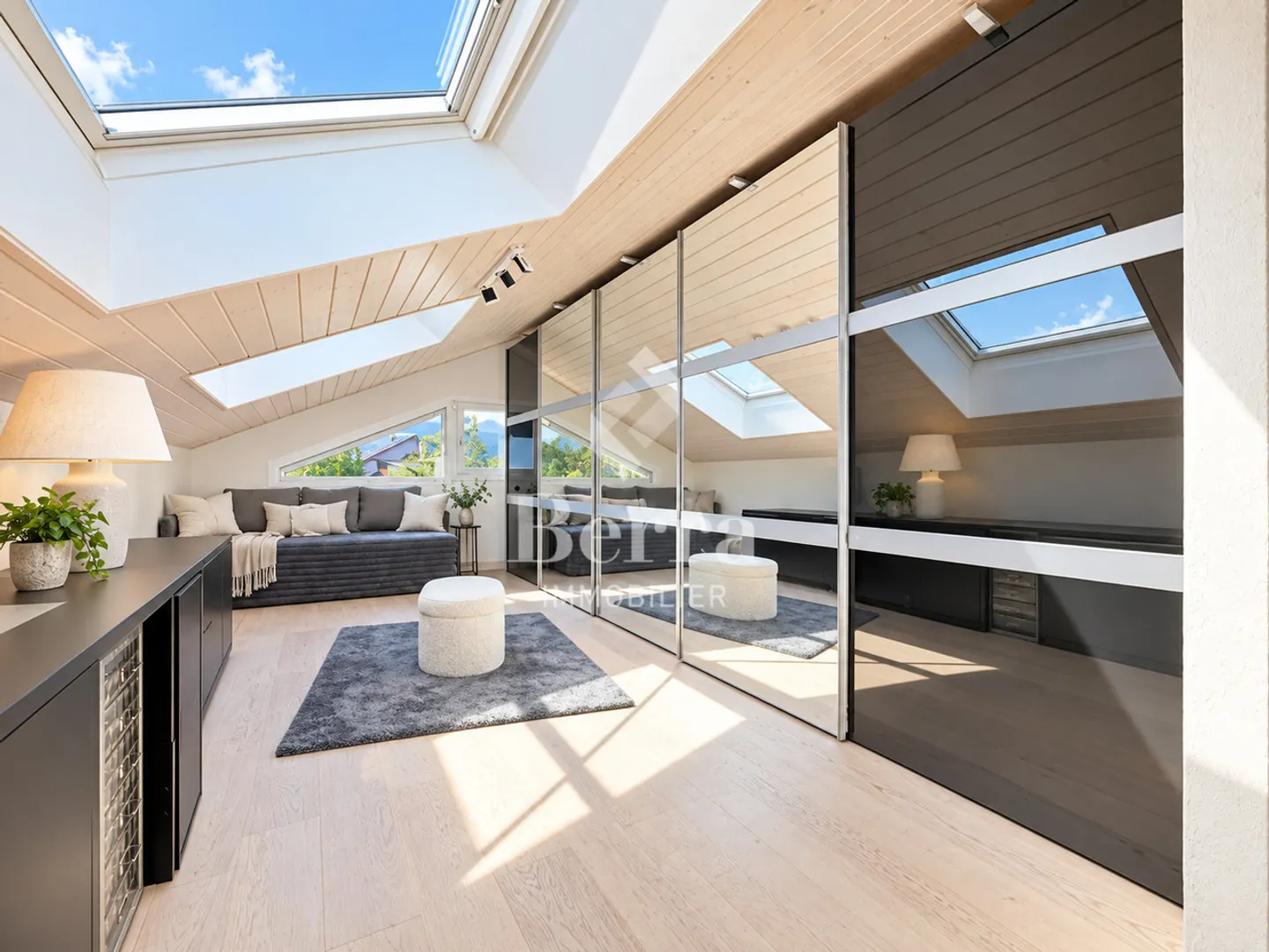 Luxury Attique with Panoramic Views - Photo 12 of 17