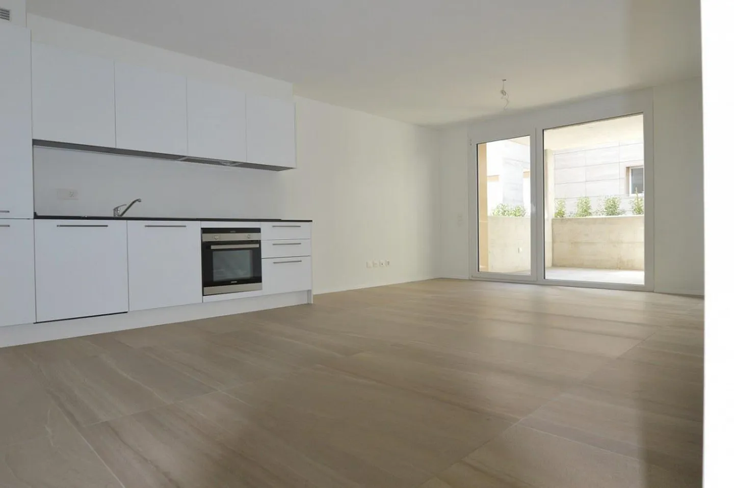 Faszinierendes 2.5-Zimmer-Apartment mit Terrasse in Balerna - Foto 2 von 8