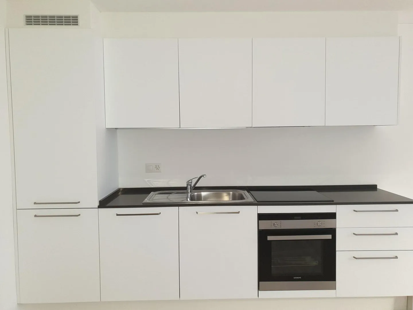 Faszinierendes 2.5-Zimmer-Apartment mit Terrasse in Balerna - Foto 3 von 8