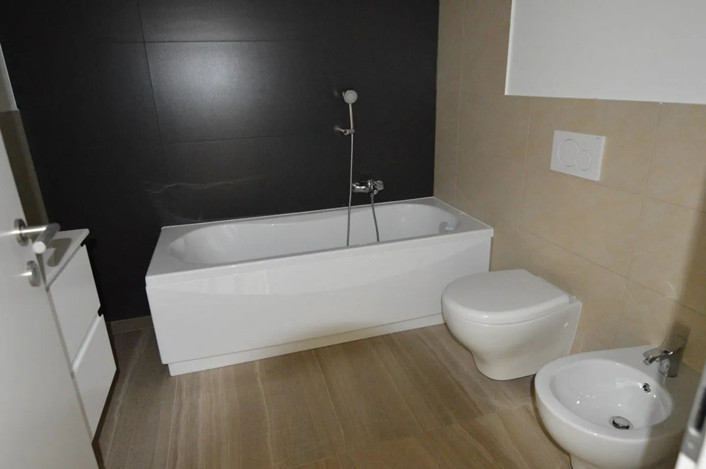 Faszinierendes 2.5-Zimmer-Apartment mit Terrasse in Balerna - Foto 8 von 8