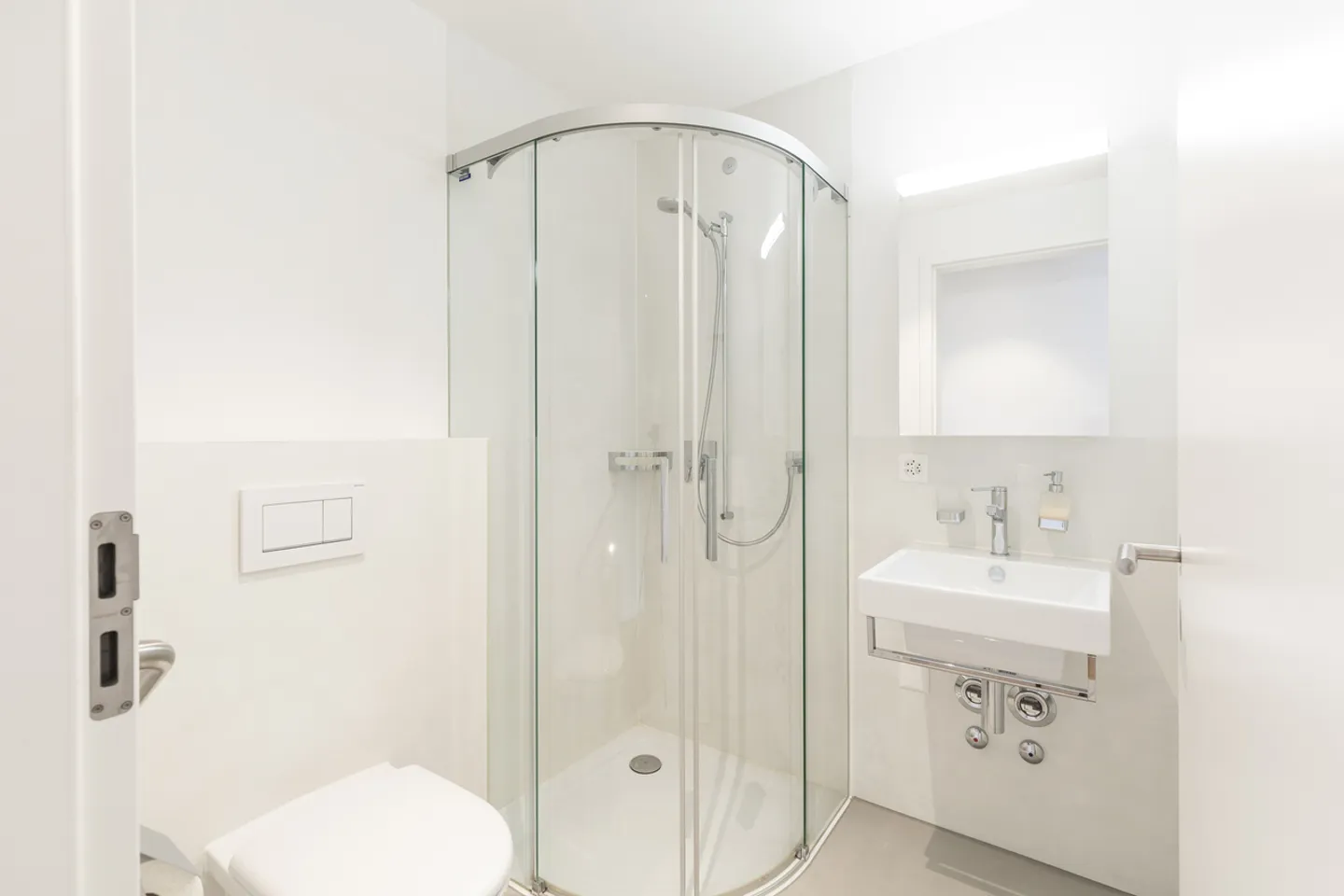 Light, Comfort and Location - Your New Home - Photo 6 of 9