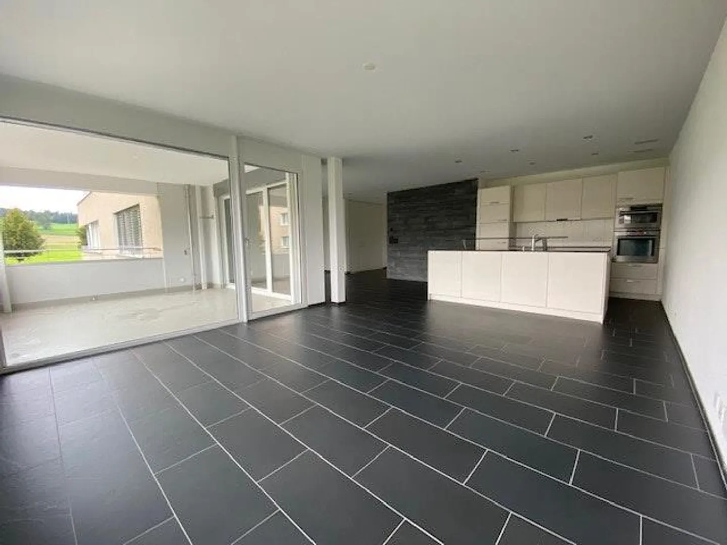 Moderne 3.5-Zimmerwohnung mit Loggia - Foto 3 von 8