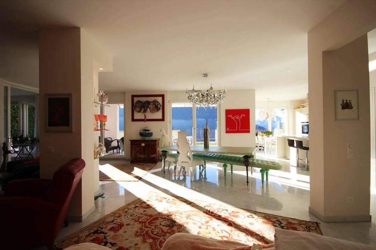 Spacious lake view apartment with garden in a condominium with pool - Photo 2 of 12