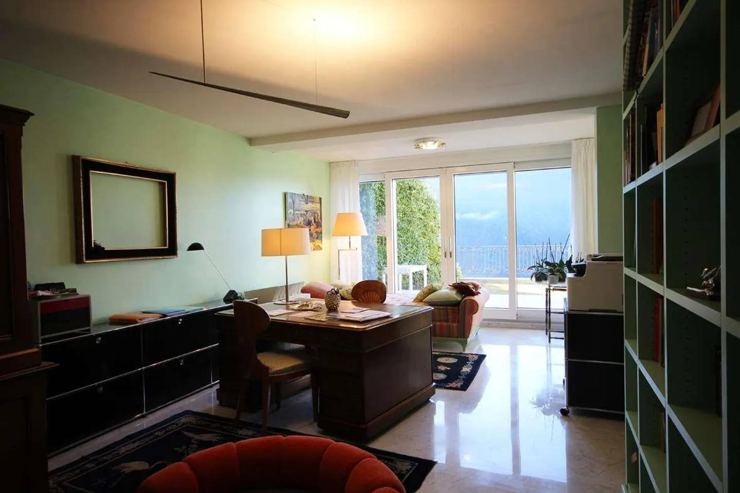 Spacious lake view apartment with garden in a condominium with pool - Photo 5 of 12