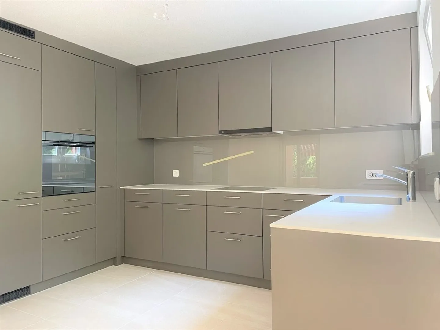 3.5 Room Apartment - Photo 4 of 10