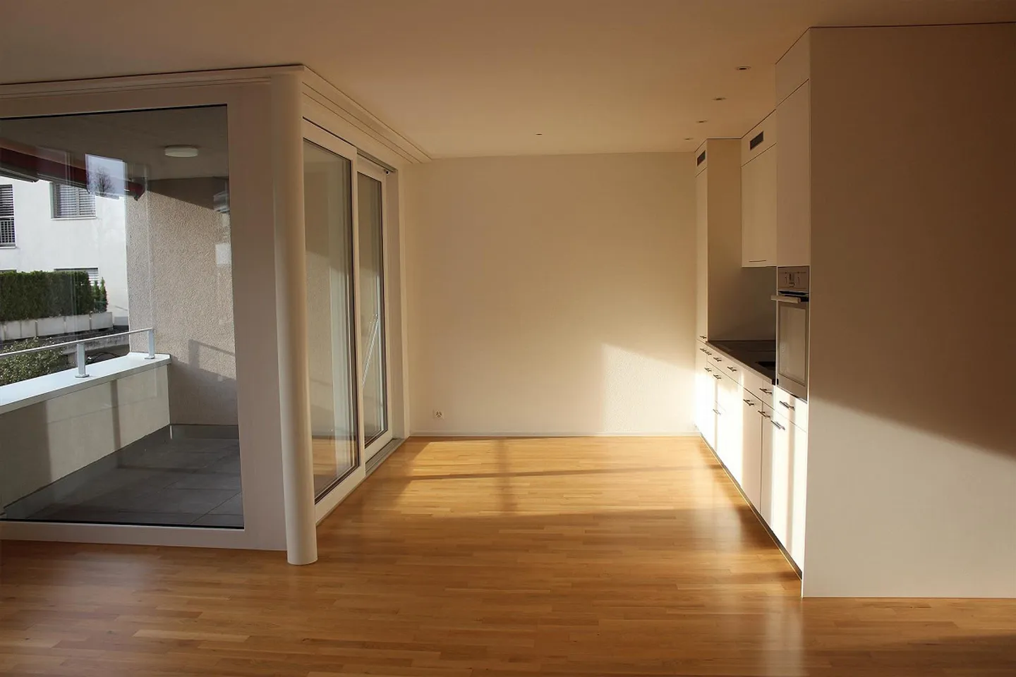 appartamento moderno con stanze luminose - Foto 3 di 10